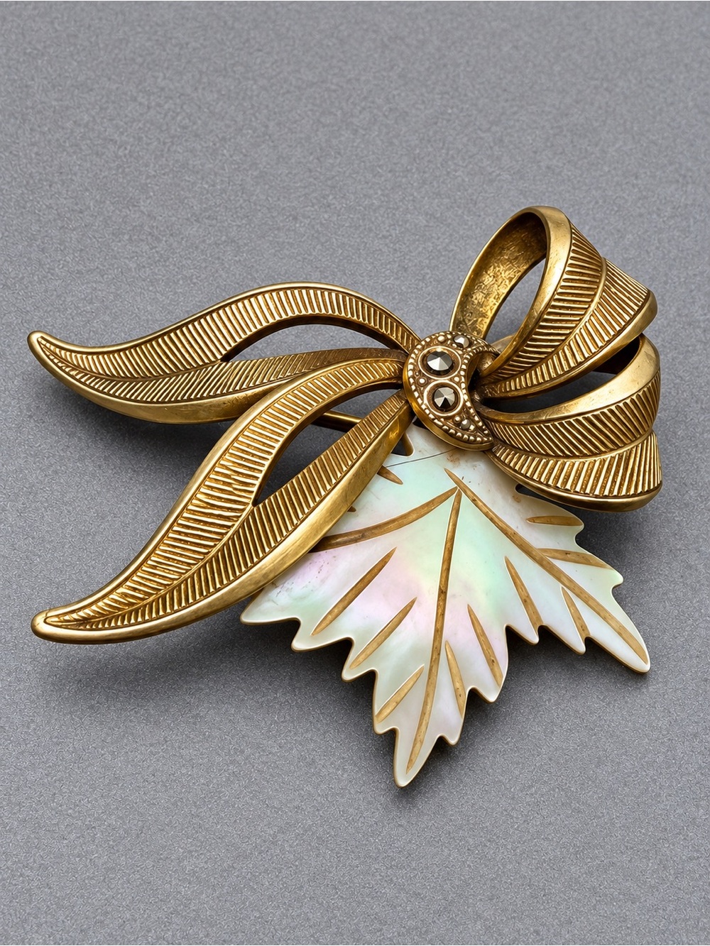 Vintage Leaf Brooch with Mother-of-Pearl #cz302